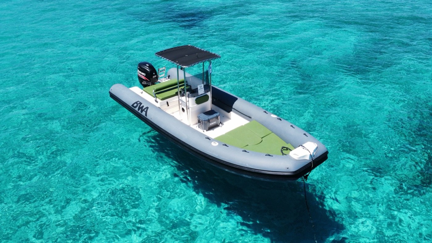 Gommone BWA 7.5m mare cristallino Sardegna